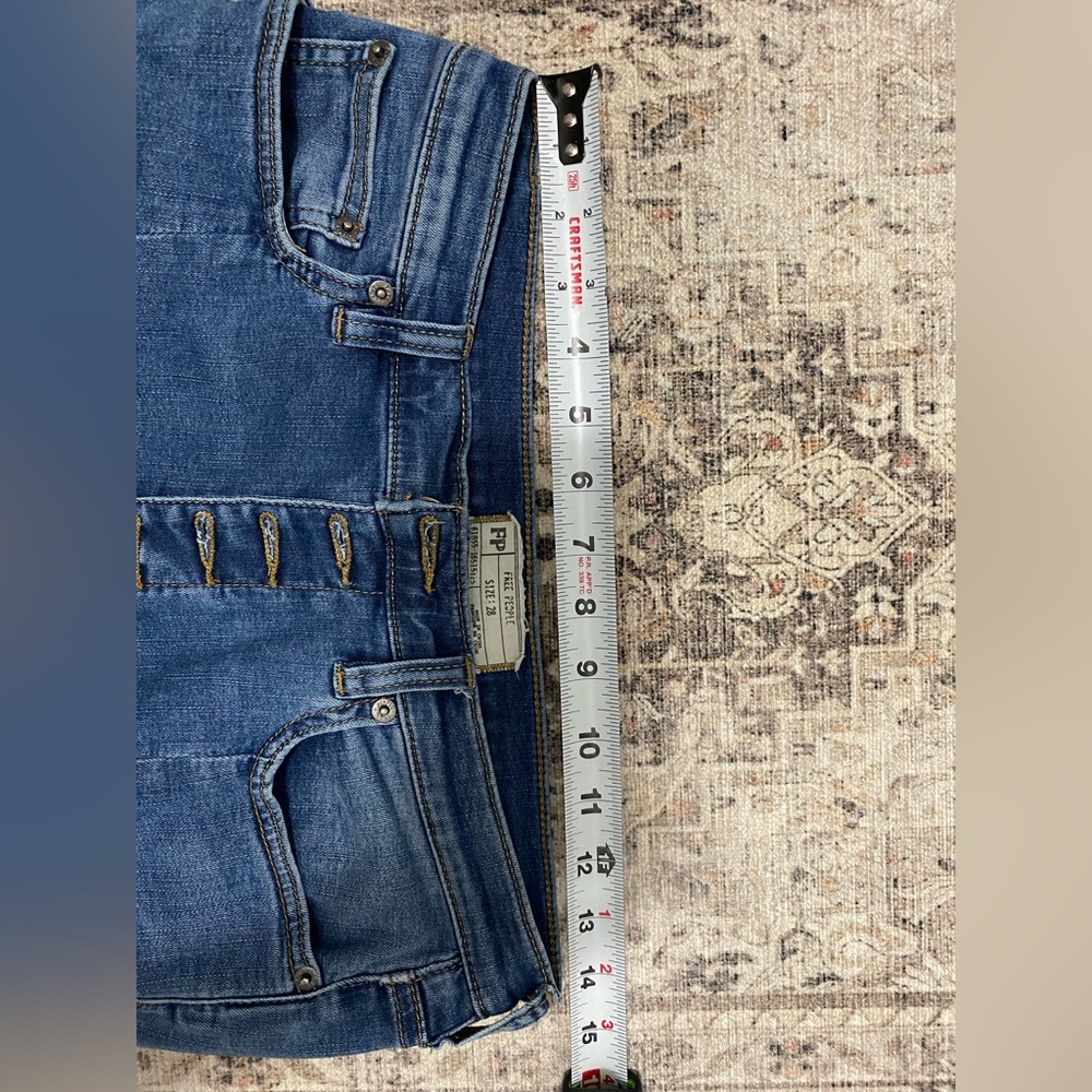 Free People 5 Button‎ Closure Split Front Crop Medium Denim Jeans Womens 28” - Picture 11 of 11